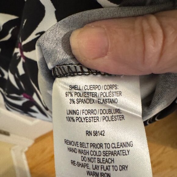 London Times V-Neck Sheath Silhouette Black & White Floral Dress w/Belt Sz 8 - Picture 3 of 8